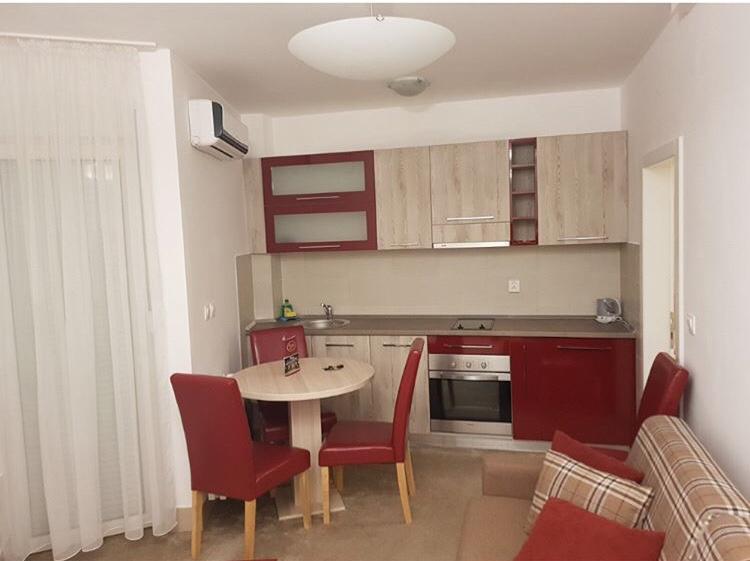 Holiday Wing Apartment 2 Ягодина Екстериор снимка