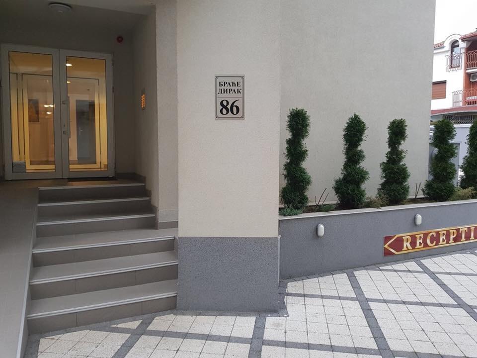 Holiday Wing Apartment 2 Ягодина Екстериор снимка