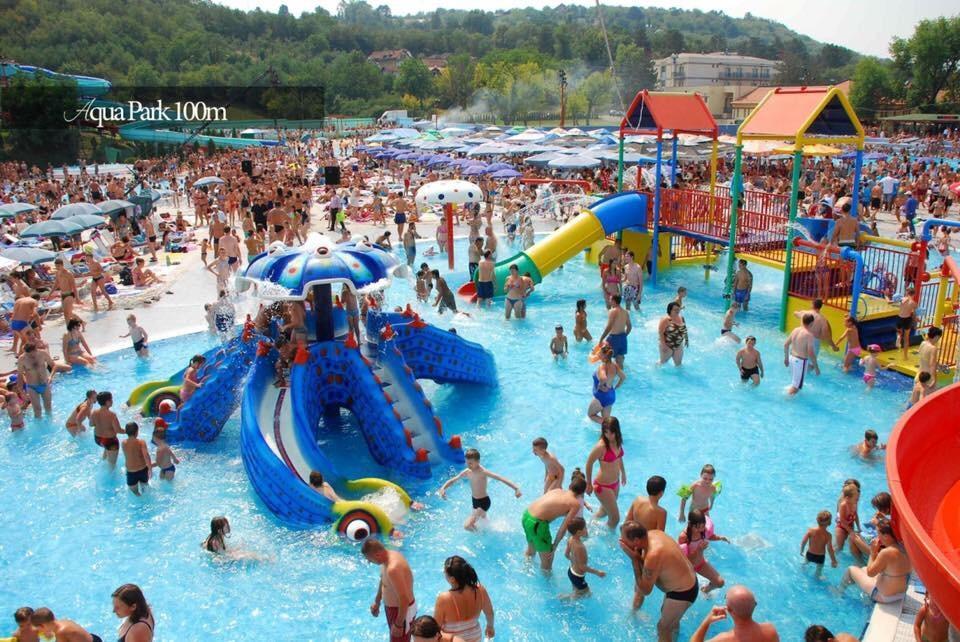 Holiday Wing Apartment 2 Ягодина Екстериор снимка